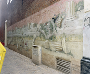 54461 Afbeelding van de muurschildering, met ondermeer Griekse zuilen van de kunstenaar B. Daalderop (Babette), in de ...